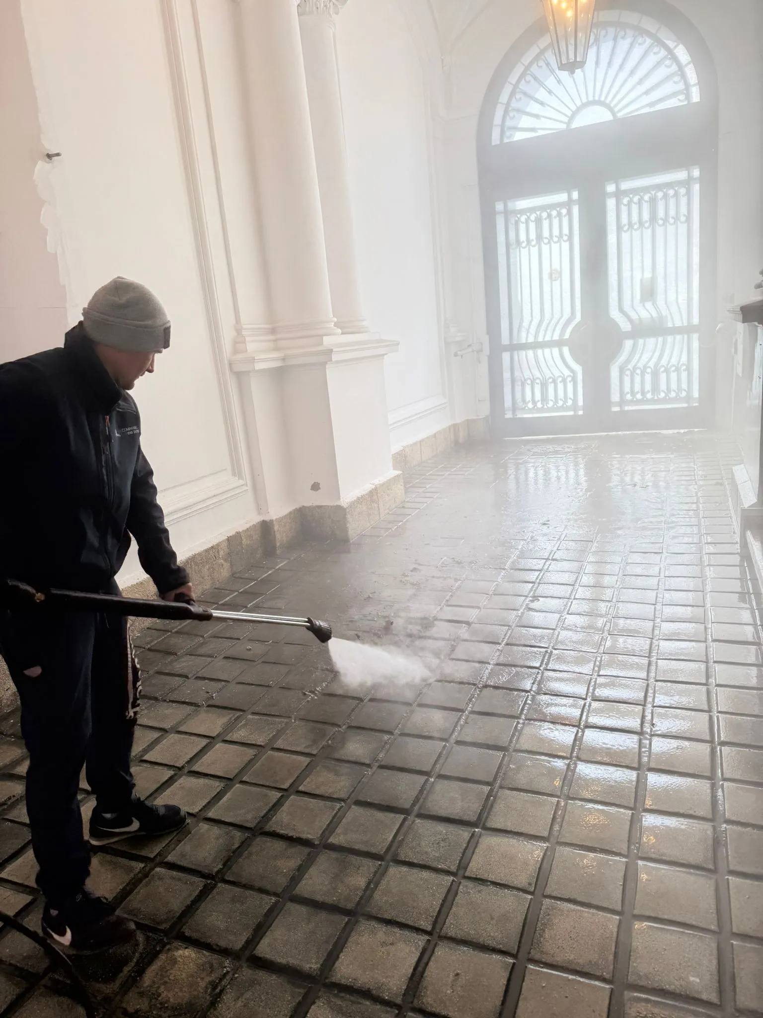 Jet Xpert curățare profesională pavaj parcare București
